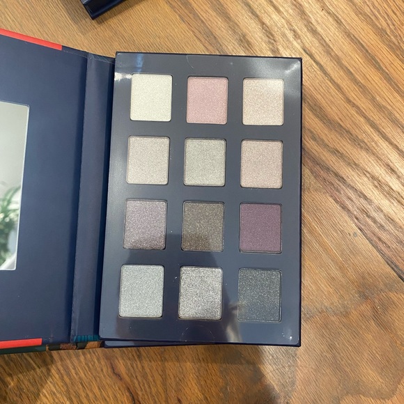 Avon Beauty Collection, eyeshadow and blush palettes - Picture 3 of 4